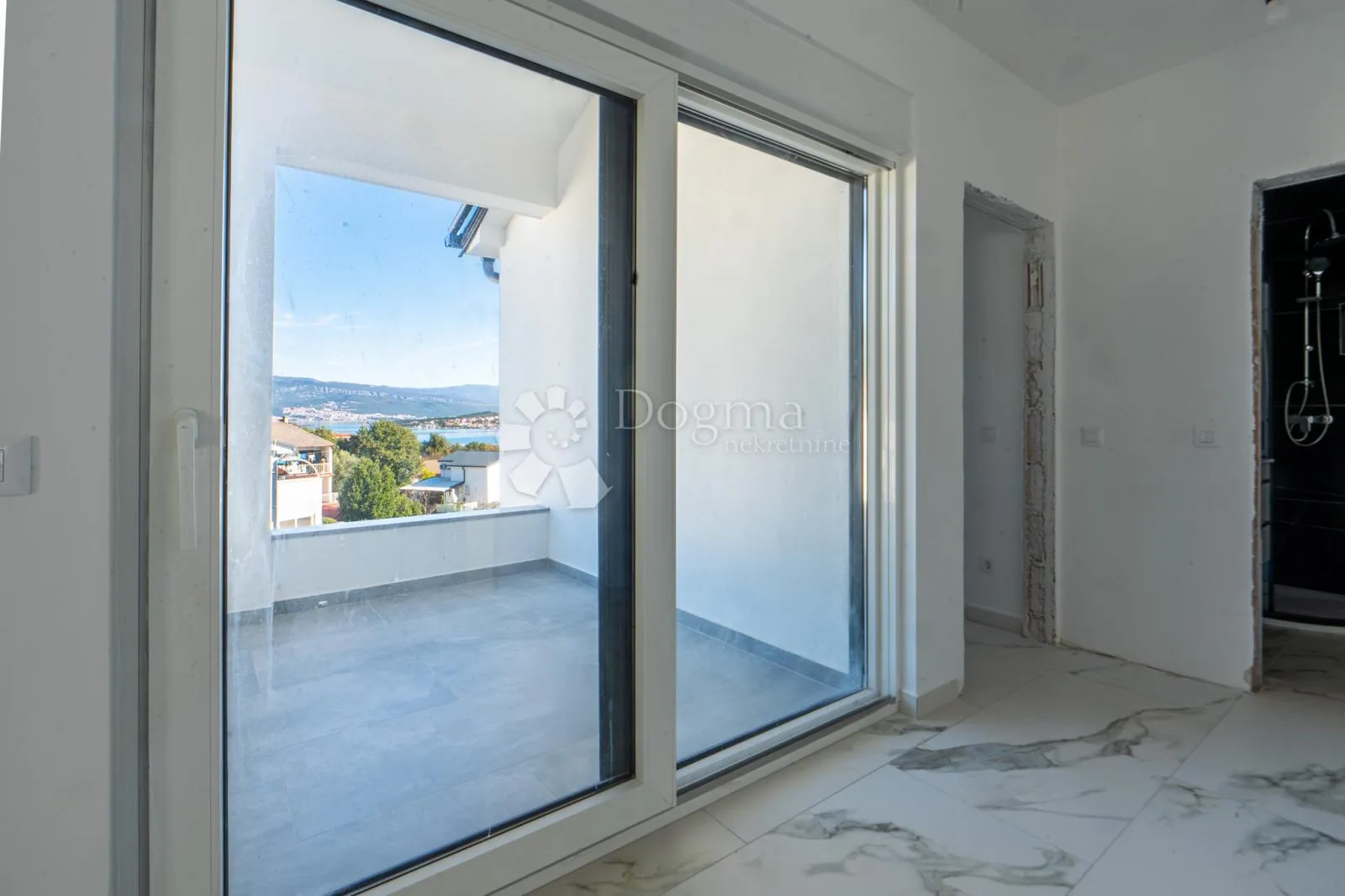 apartman u novogradni - uvala soline - slika 3