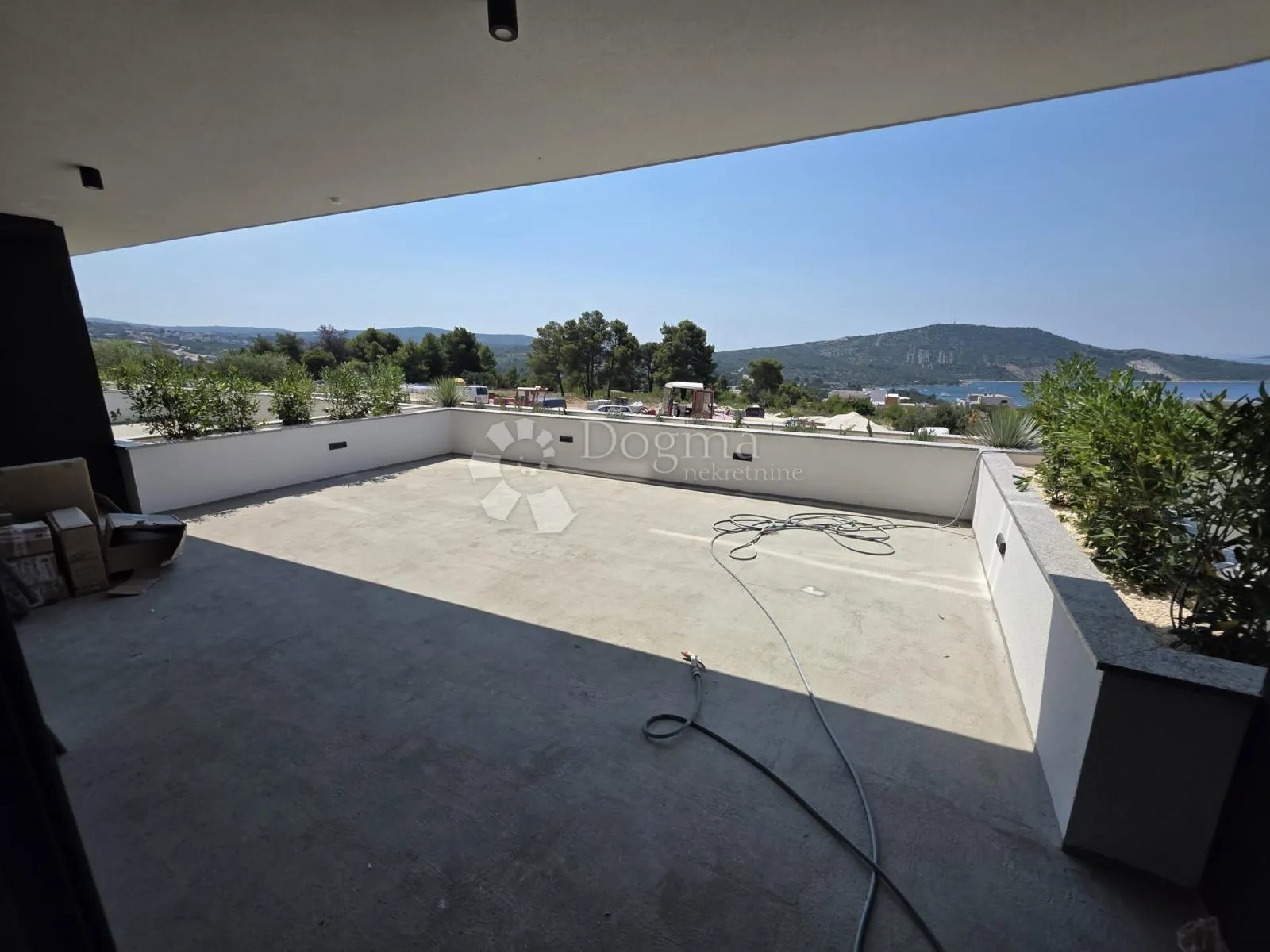primošten- prilika! stan s top pogledom - slika 11