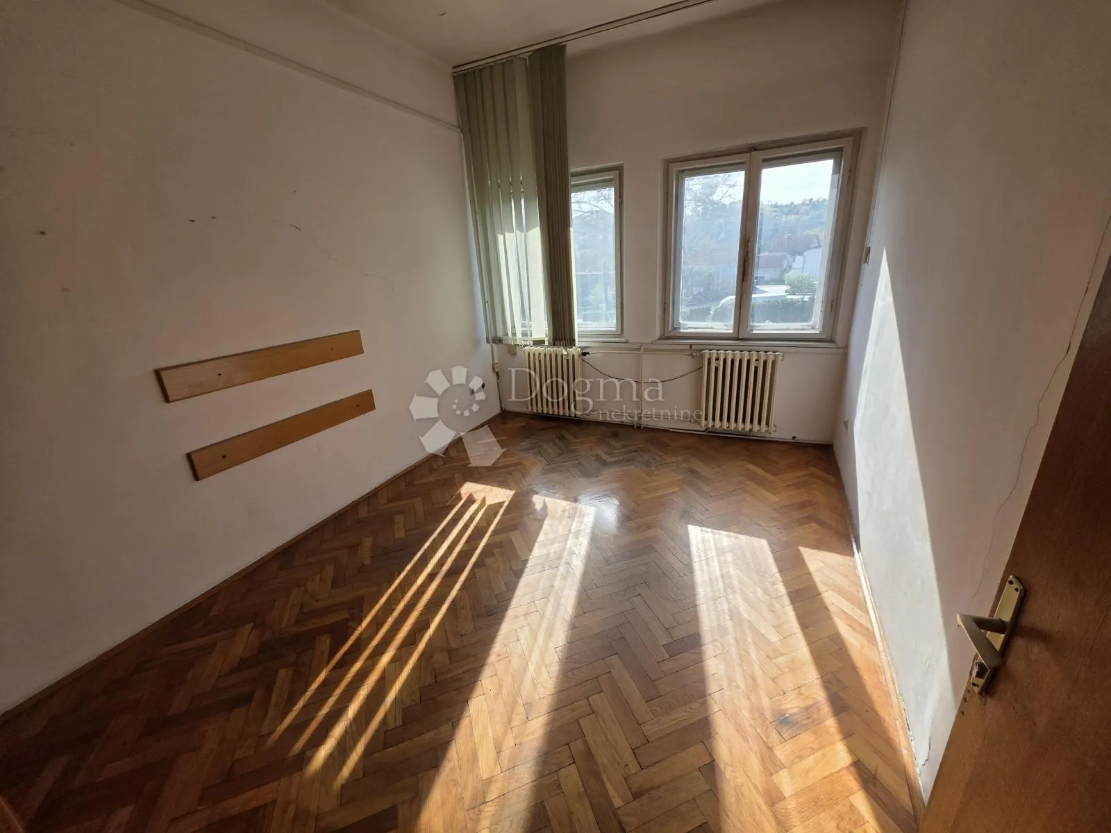 najam uredskog prostora cca 298m² - 8 ureda, spremište - slika 7
