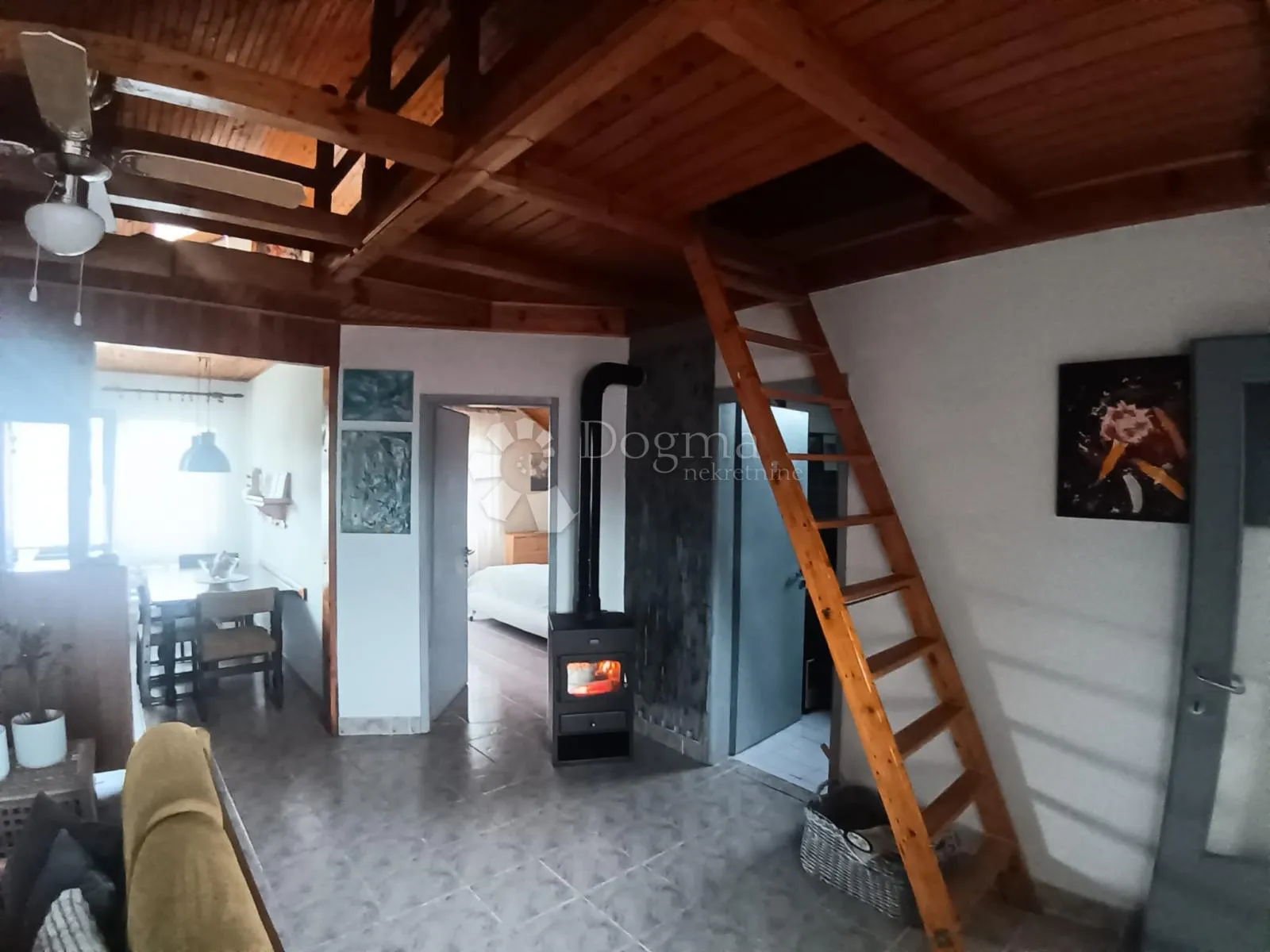 kuća u orahovici – 2 stana, garaža, podno grijanje - slika 2