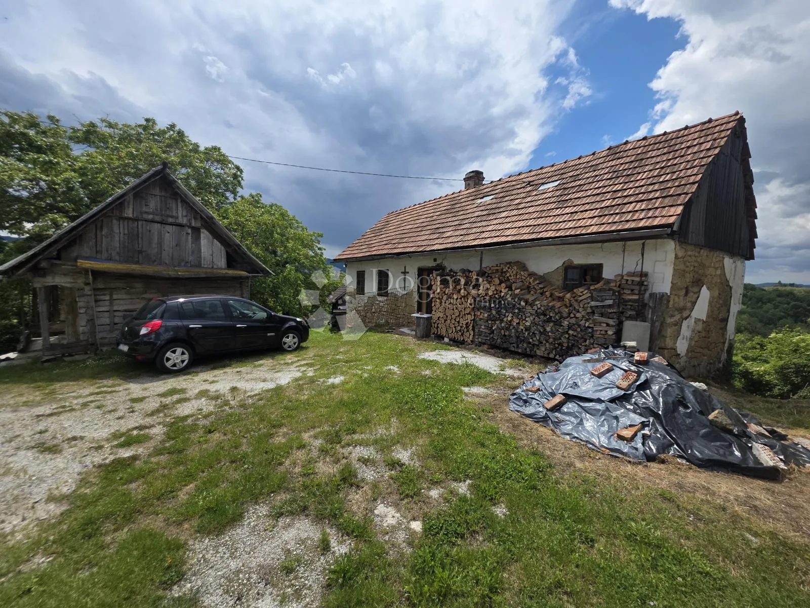 kamena kuća na brijegu – velika okućnica, pomoćni objekti i građevinsko zemljište - slika 3