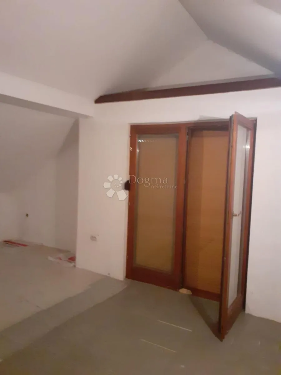 kuća u mirnom okruženju - slika 14