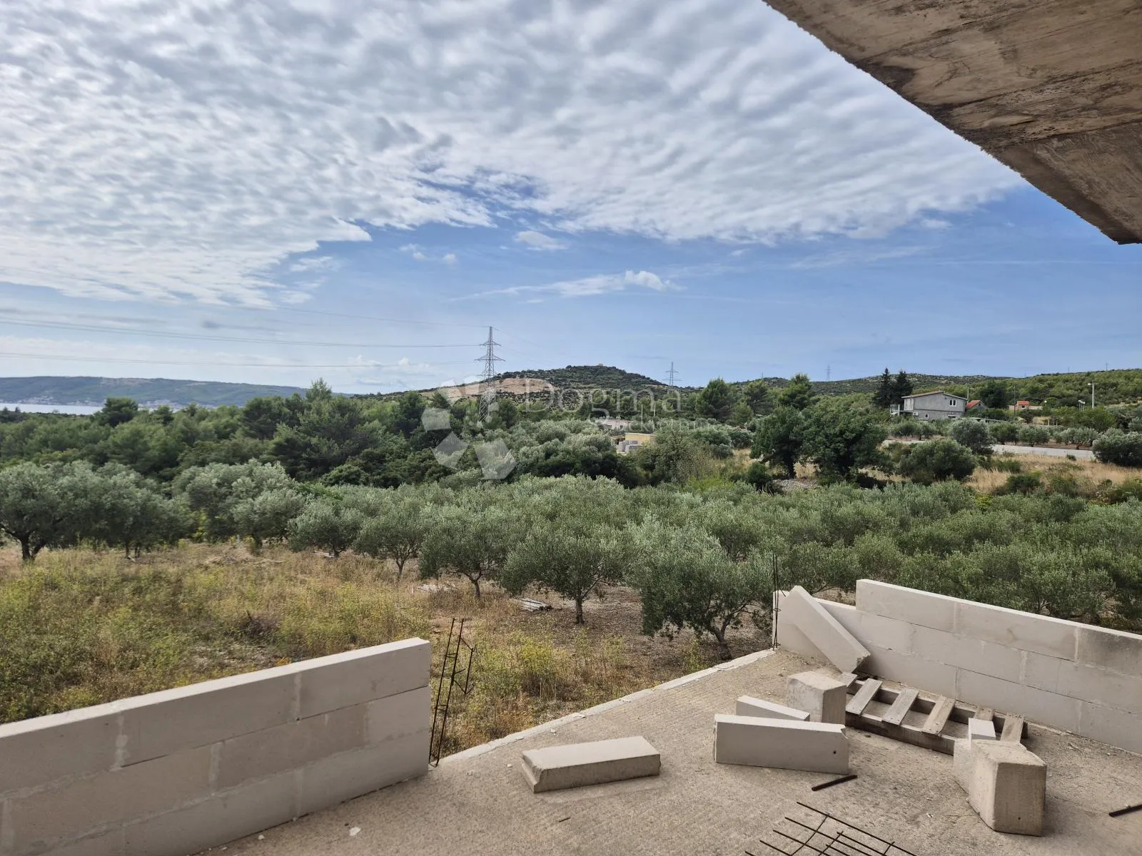 zemljište 2200m2 sa kućom 423m2 - slika 3