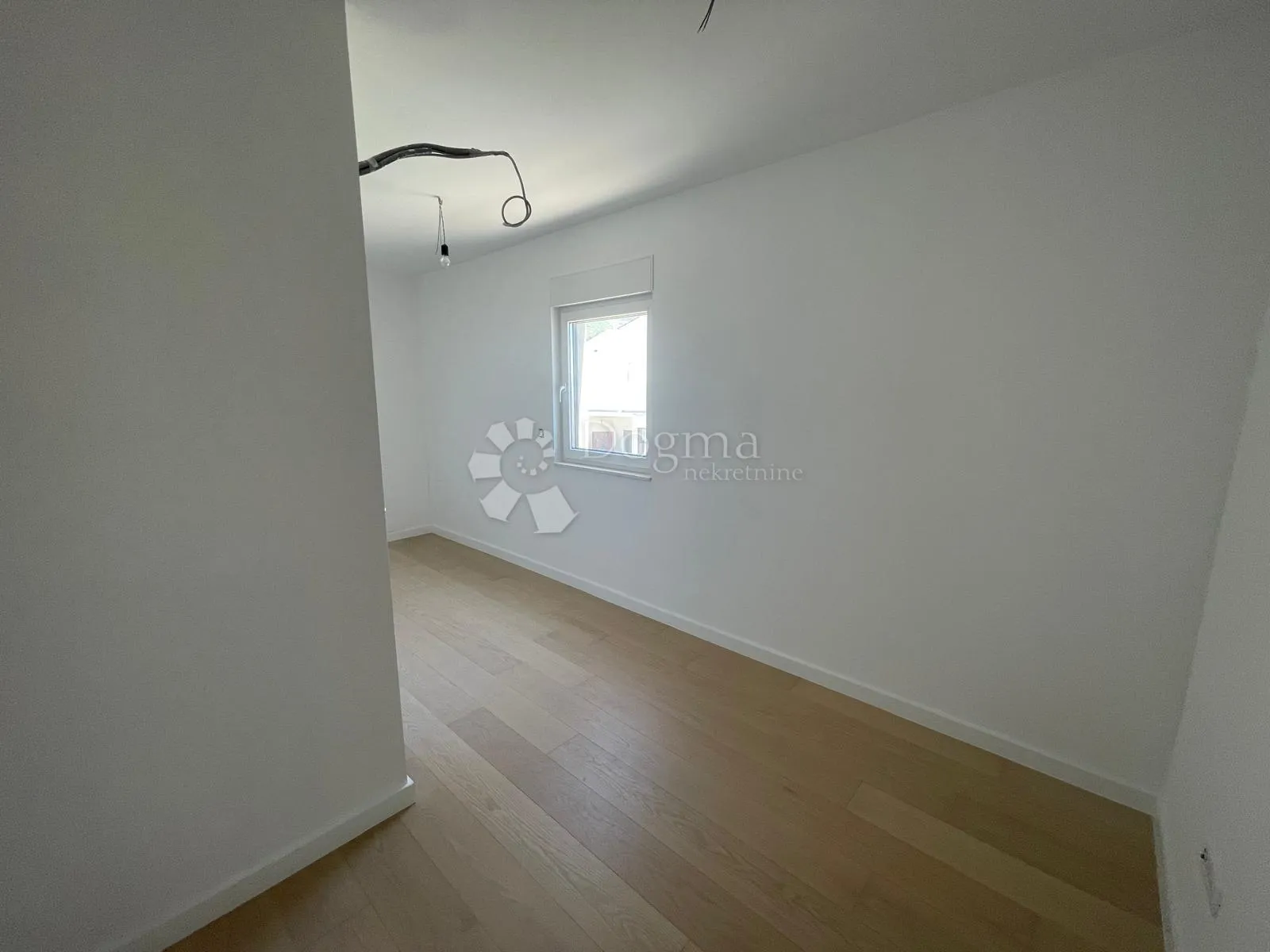 dvoetažni stan 200 m od mora - slika 4