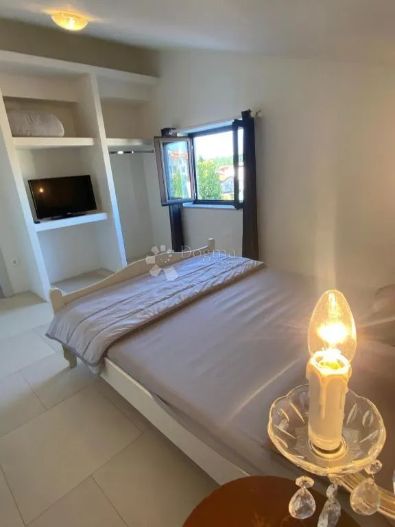 funtana!prilika!uhodana apartmanska kuća na parceli sa velikim potencijalom! - slika 39