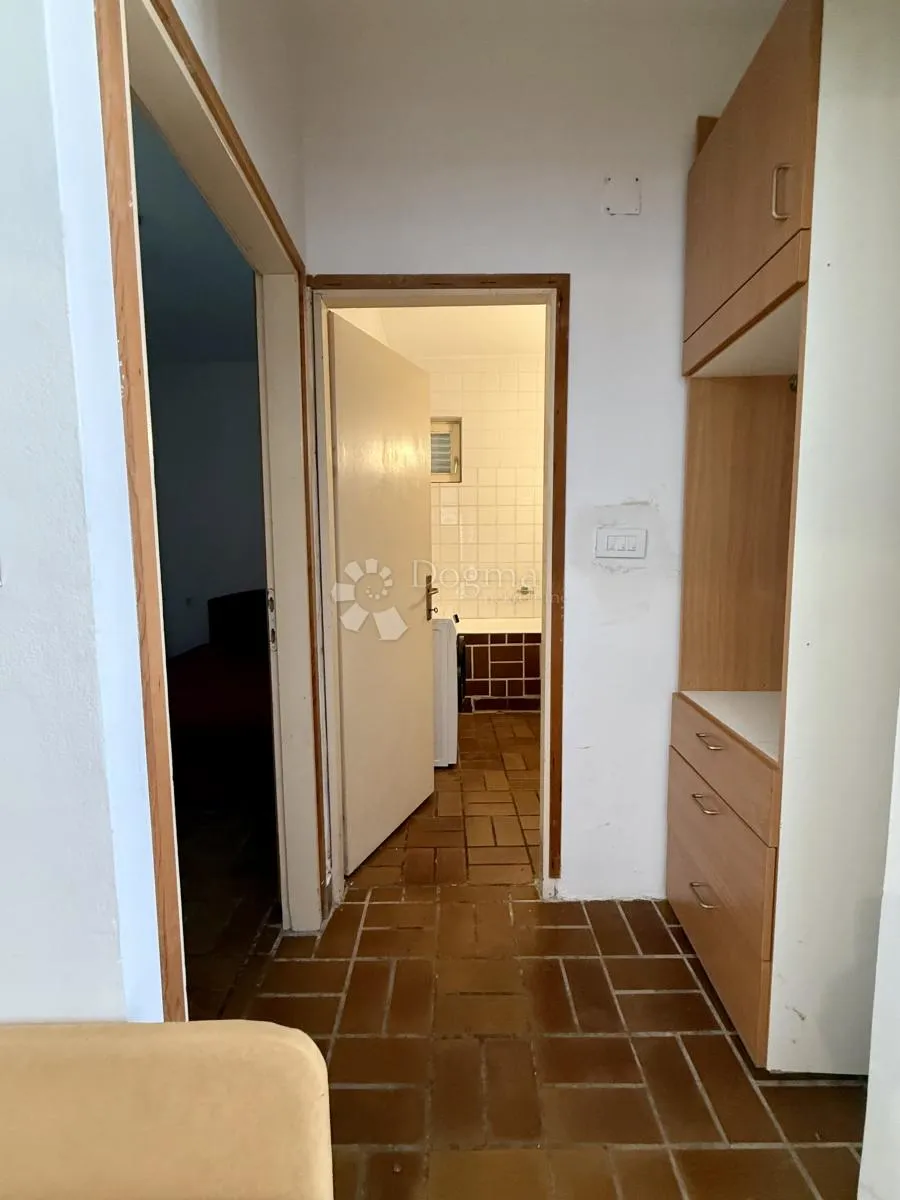 prodaje se apartman u centru malog lošinja - slika 15