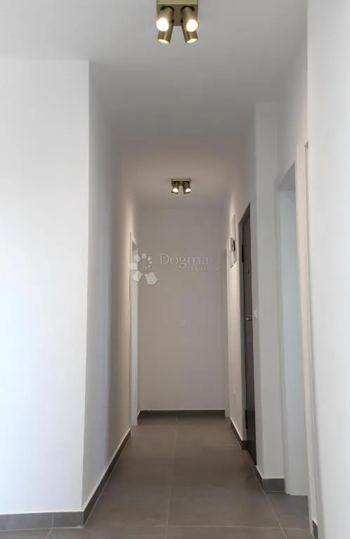 stan: podstrana 135 m2, novogradnja - slika 45