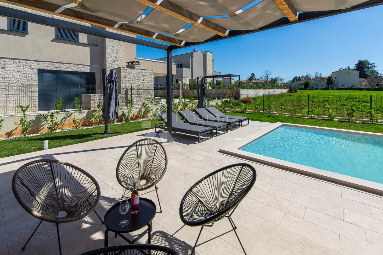 arhitektonska vila u krnici – luksuz, privatnost i mediteranska elegancija (2,5 km od mora) - slika 33