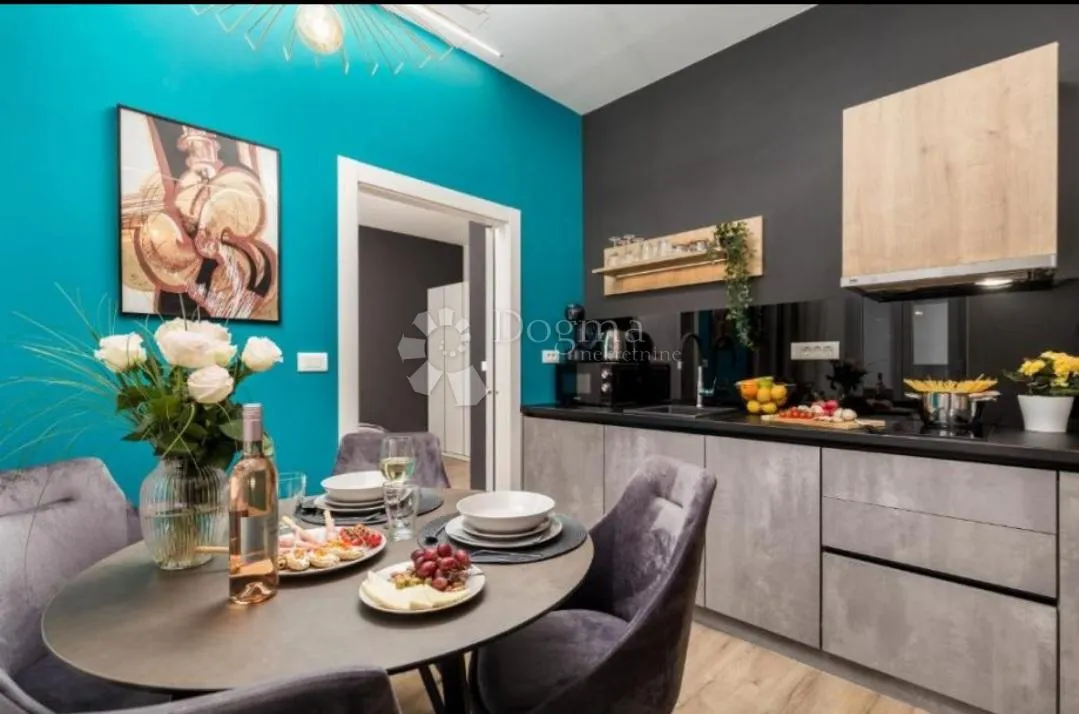 tri predivna apartmana u centru rijeke - slika 3