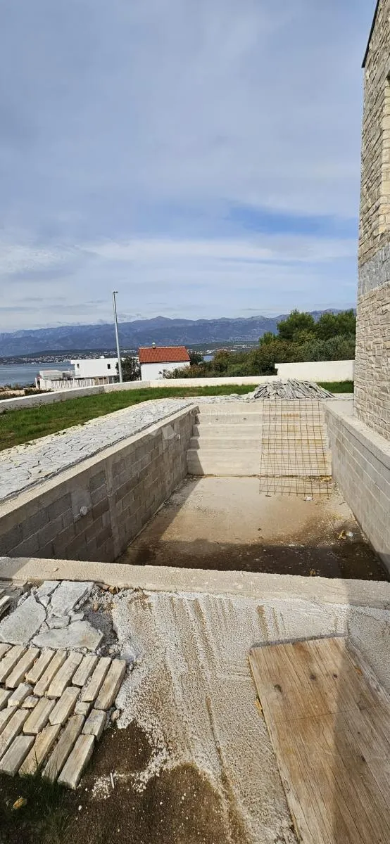 kamena kuća s bazenom i pogledom na more - slika 9