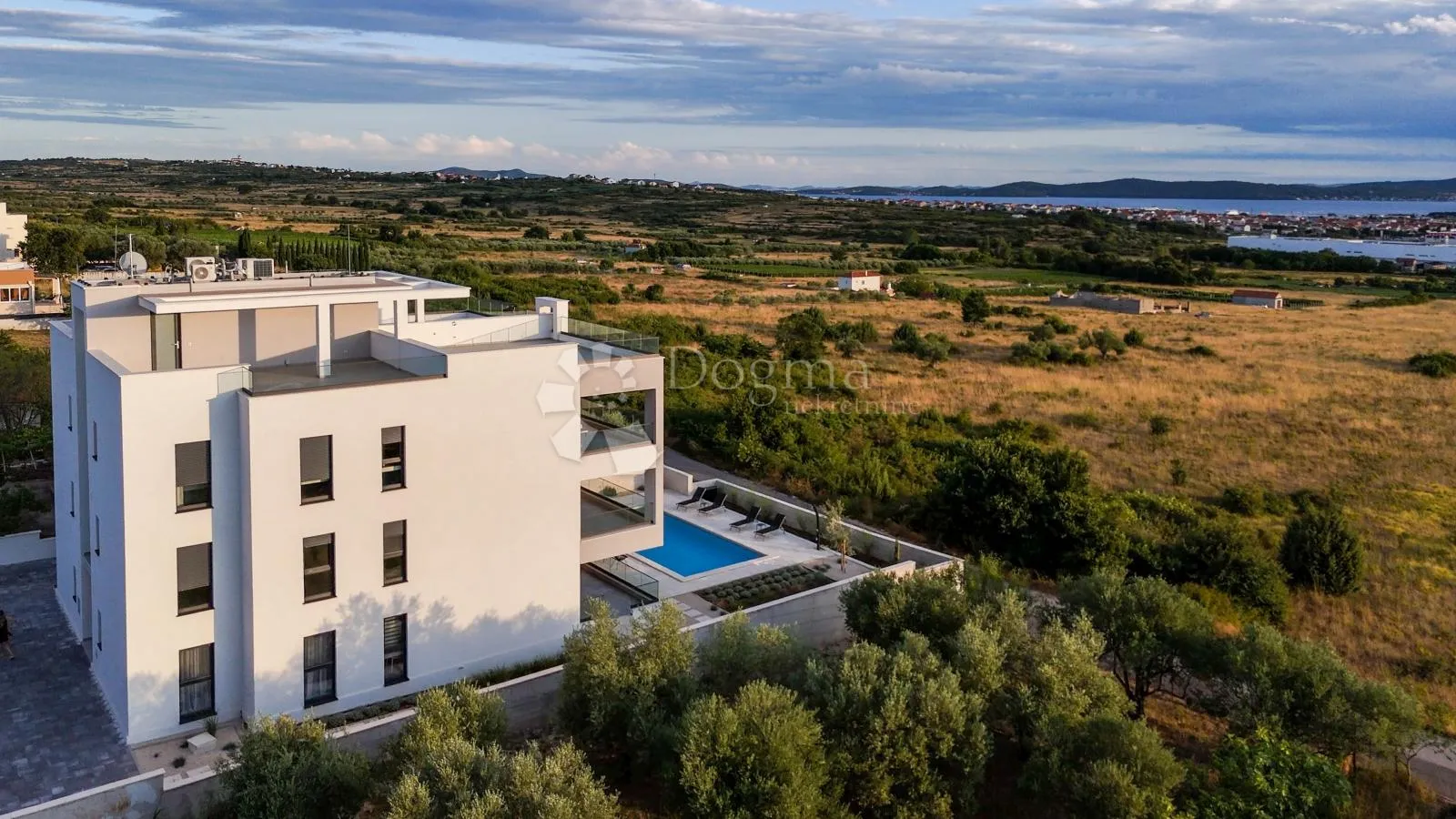 crno, zadar -luksuzan trosoban stan - prizemlje s bazenom 100 m² - slika 2