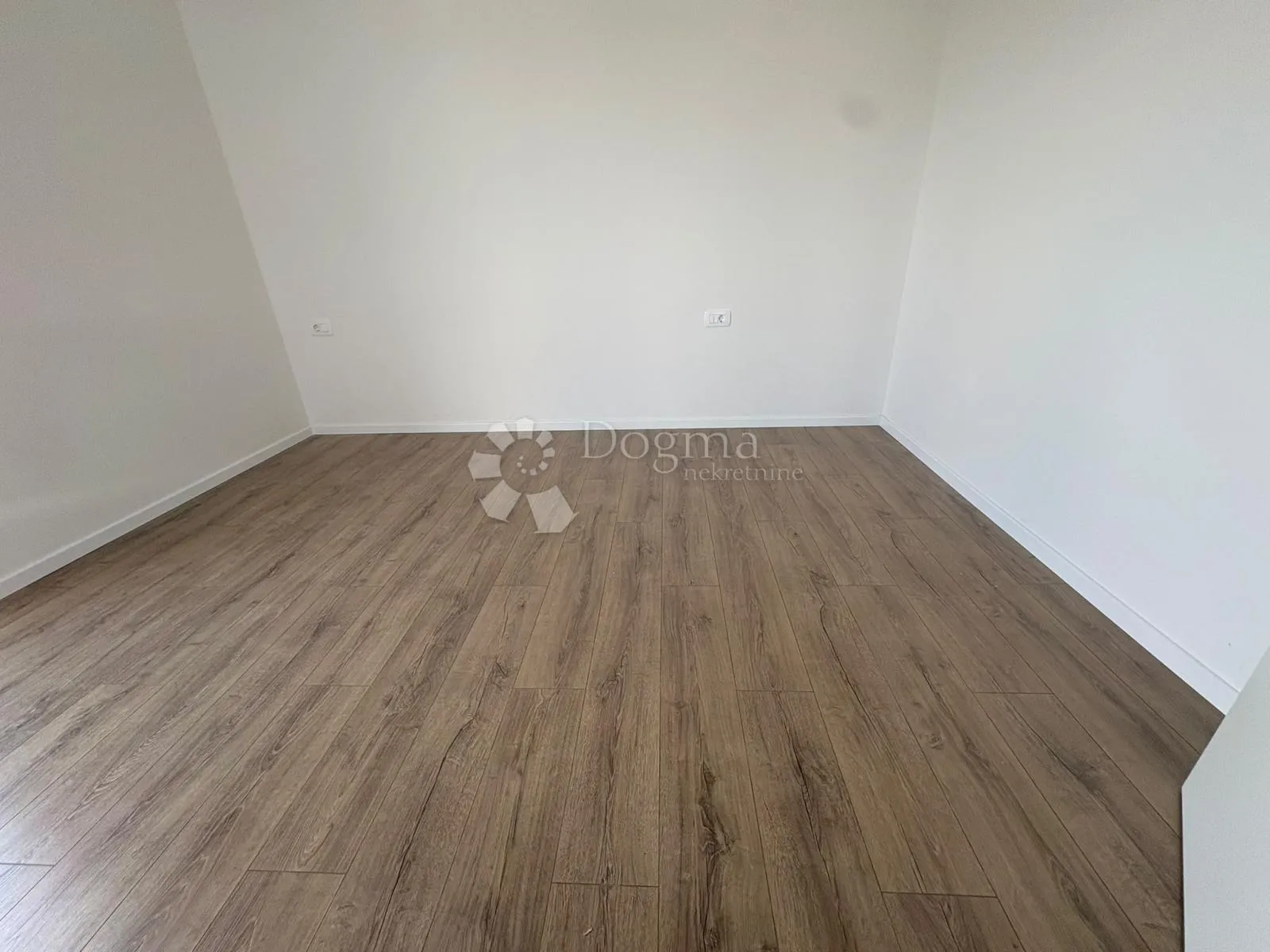 penthouse sa 3ss+db i krovnom terasom 800m od mora - slika 11