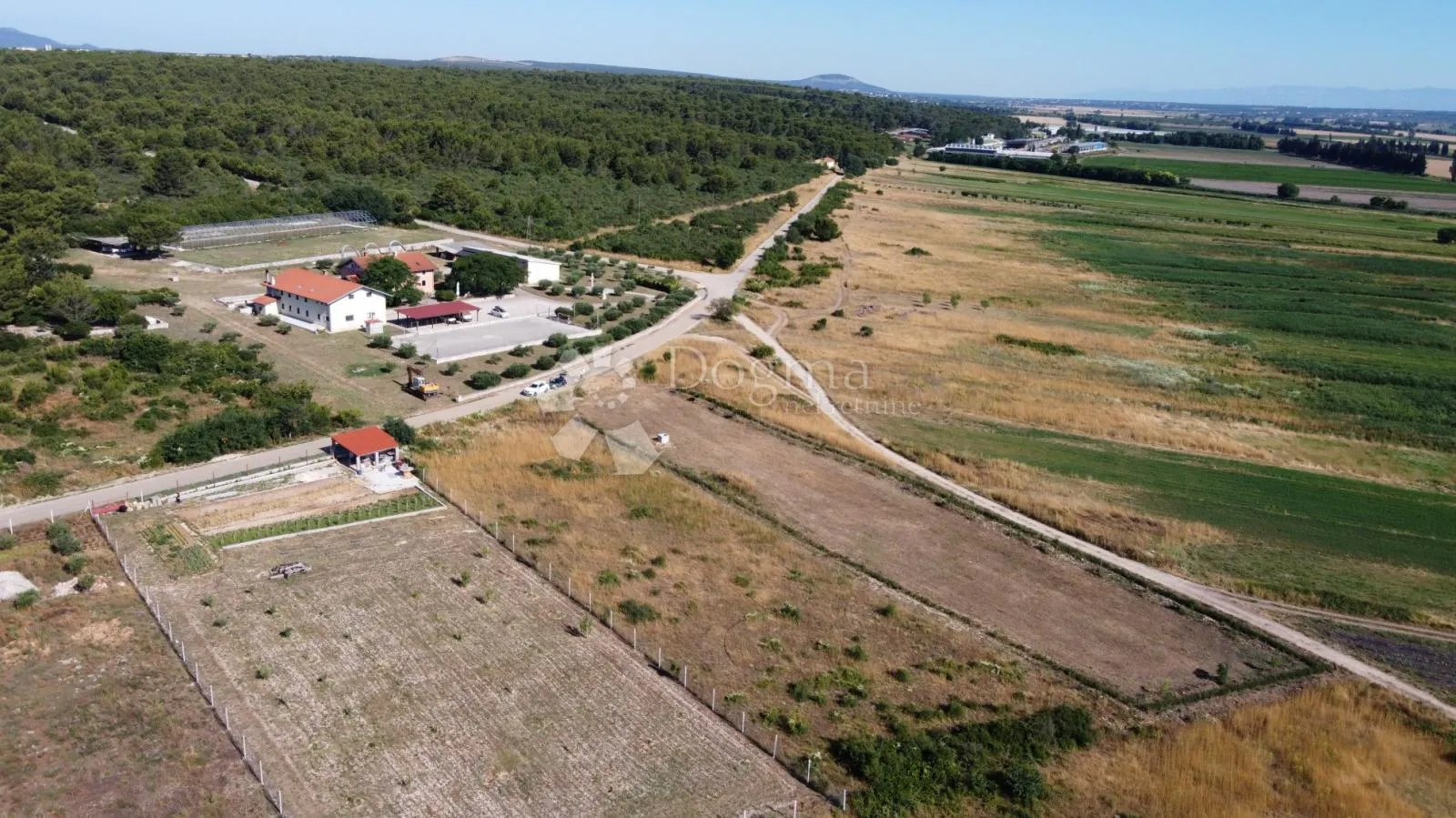 savršeno pravokutno zemljište s jasnim pristupom putu – blizina centra, turizam ili poslovna namjena - slika 2