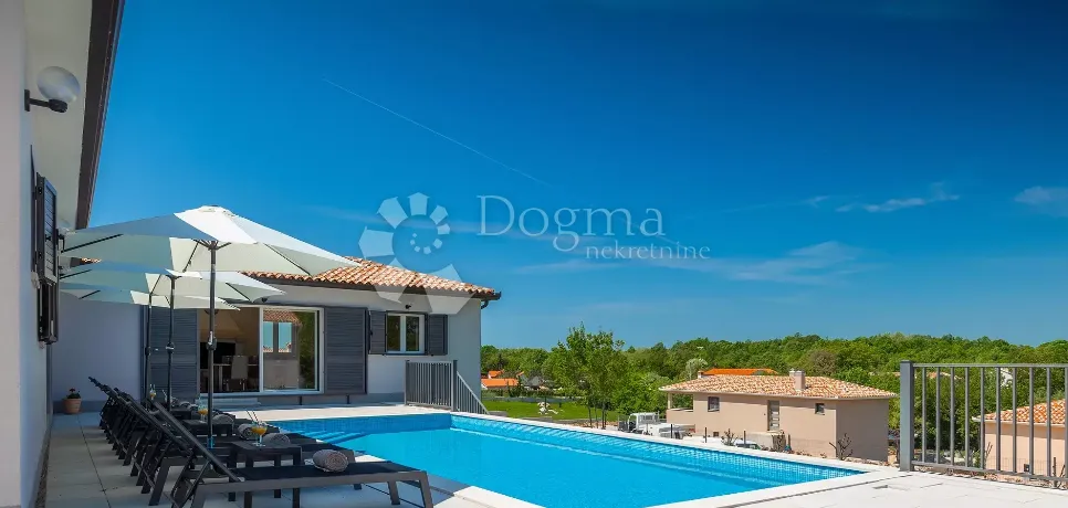 sniženo!!impozantna villa u blizini labina - slika 18
