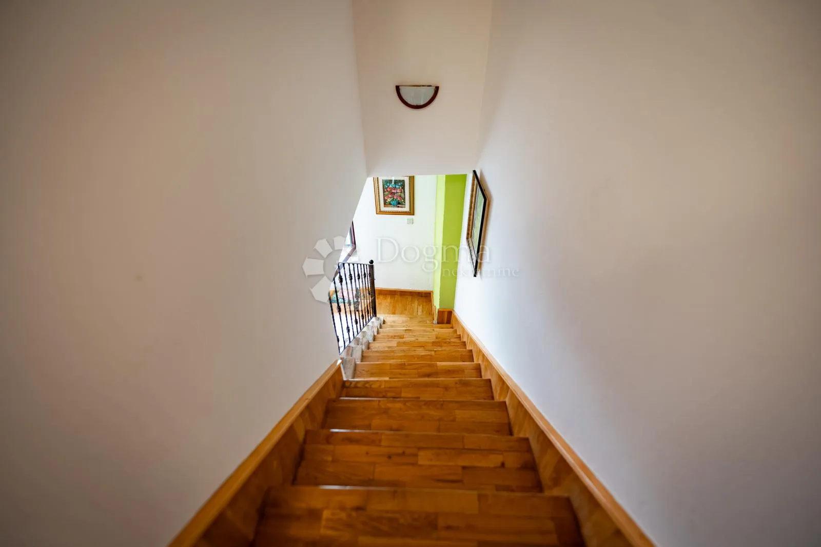 samostojeća kuća u centru buja - slika 13