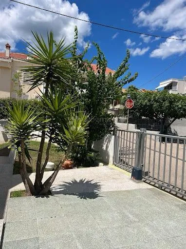zadar, diklo - stan u prizemlju s vrtom - slika 12