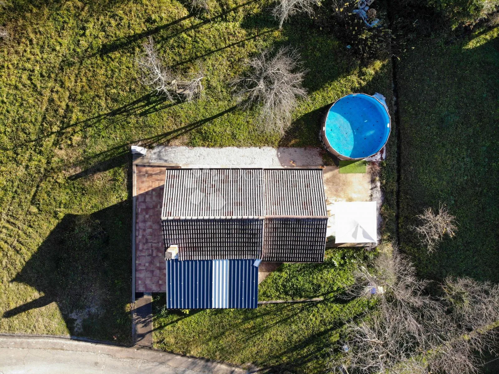 renovirana namještena prizemnica s prostranom okućnicom - slika 19