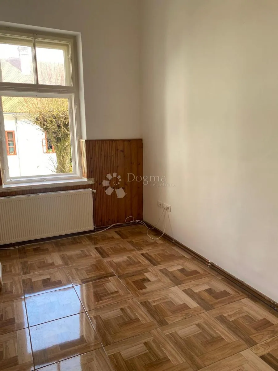 izuzetan stan u baroknoj jezgri - slika 5