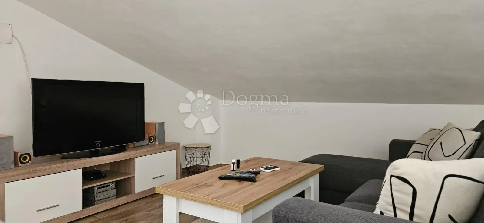 novoadaptirana kuća - slika 33