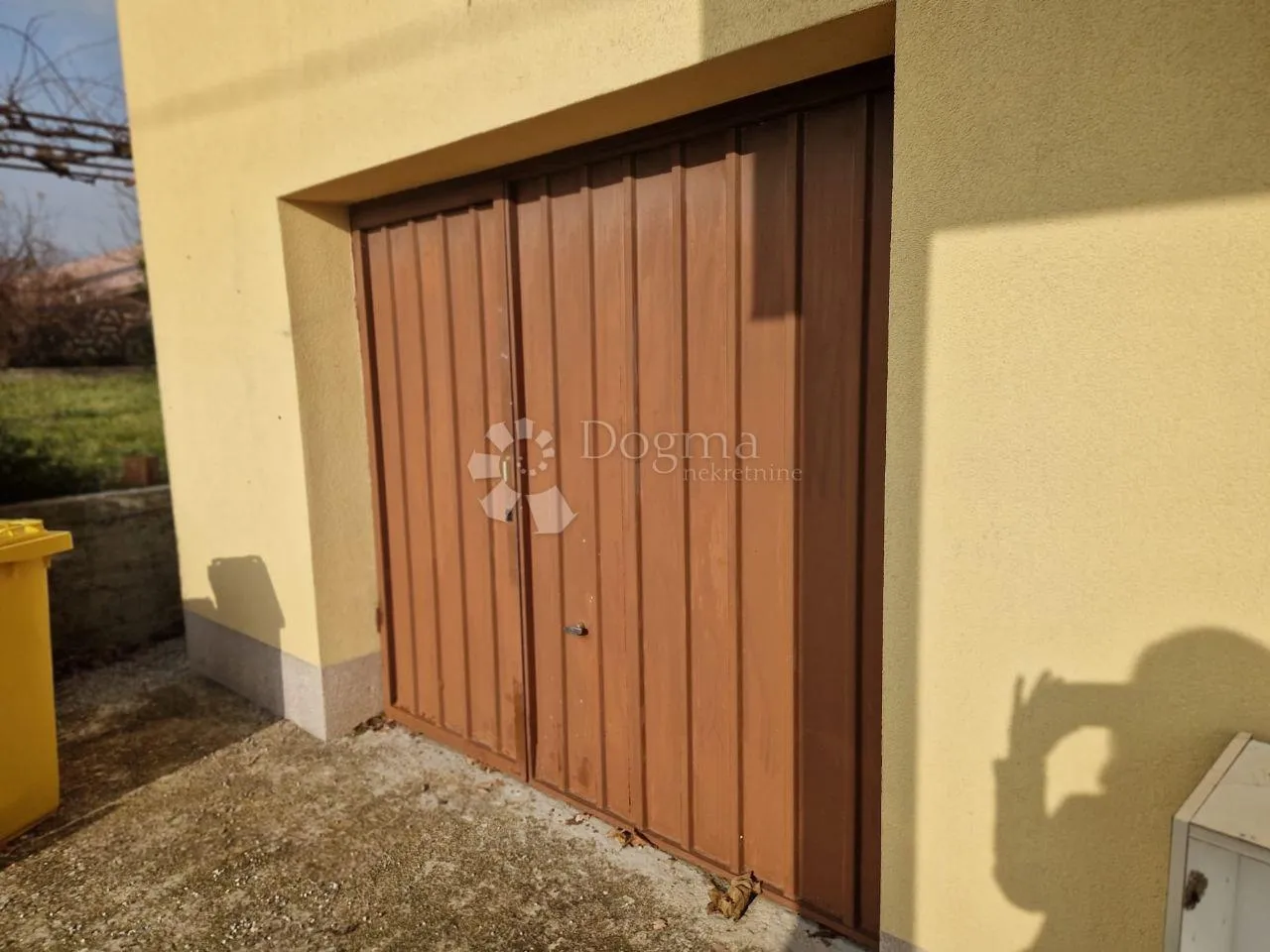 obiteljska kuća sa 2 stana i bazenom, okolica labina - slika 16