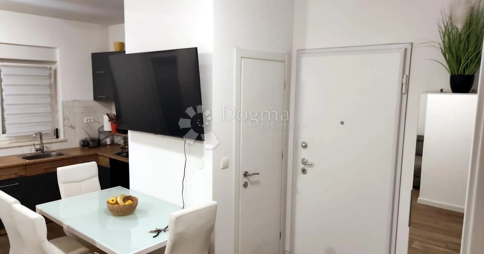 open-space stan 52 m2 s terasom i garažom – kastav - slika 2