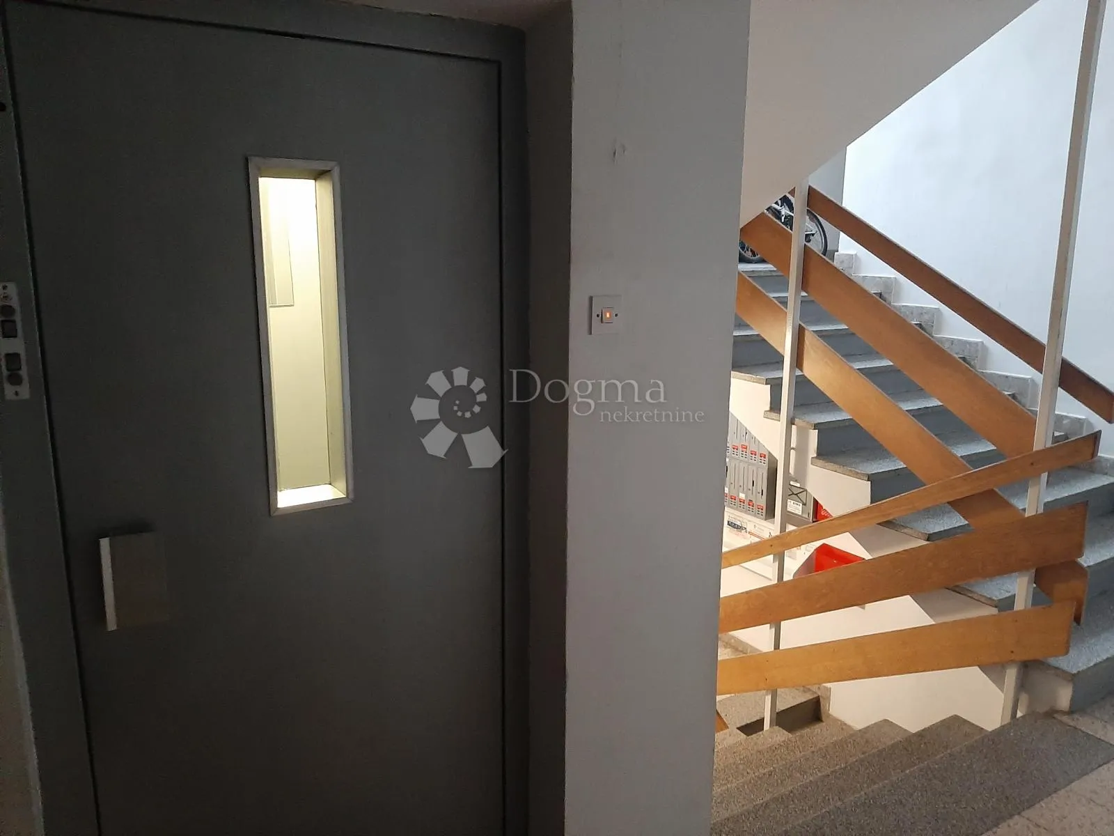 prostran trosobni stan s lođom - 77 m2 - sesvete, selčina - slika 22