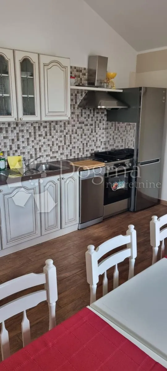 uhodani posao vila sa restoranom 2 km od mora - slika 13