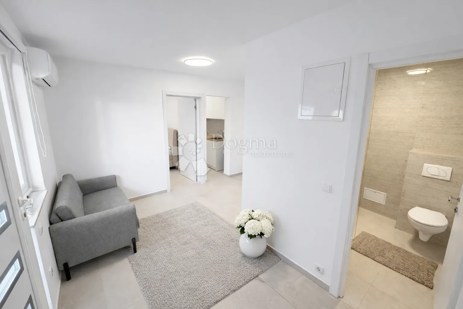 stan 590 € – sve uključeno (režije + internet) - slika 9