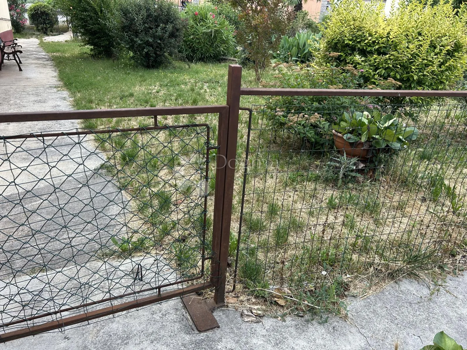 rijeka rubeši kuća sa velikom okućnicon uz glavnu cestu - slika 3