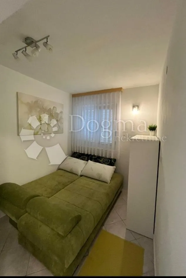 apartman s vrtom,blizu mora i centra, pakoštane - slika 6