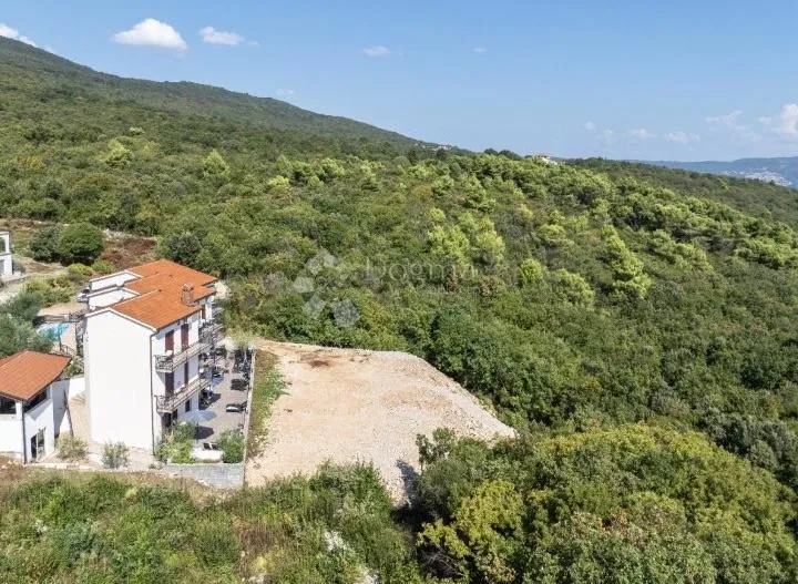 zemljište sa građevinskom dozvolom i pogledom na more - slika 17