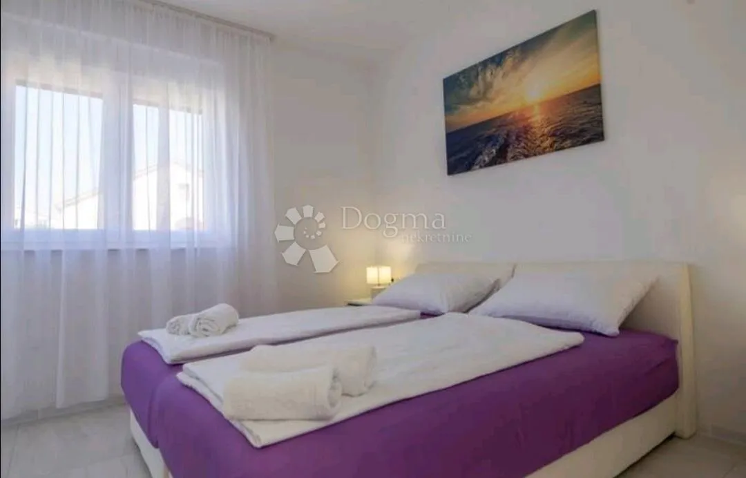 vodice - atraktivna kuća moderno namještena - slika 20