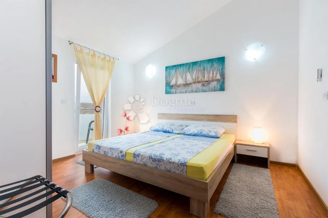 vila sa bazenom na mirnoj lokaciji - slika 25