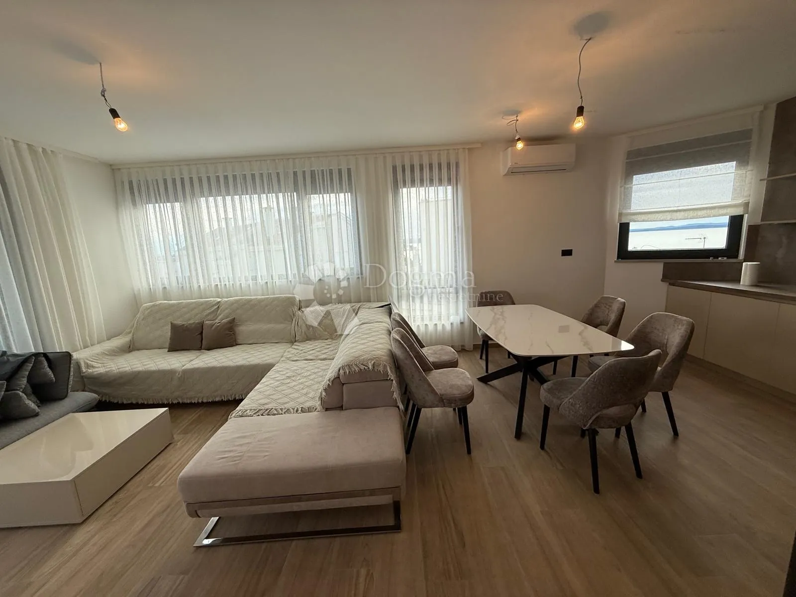 luksuzan namješten penthouse s pogledom na more - slika 7