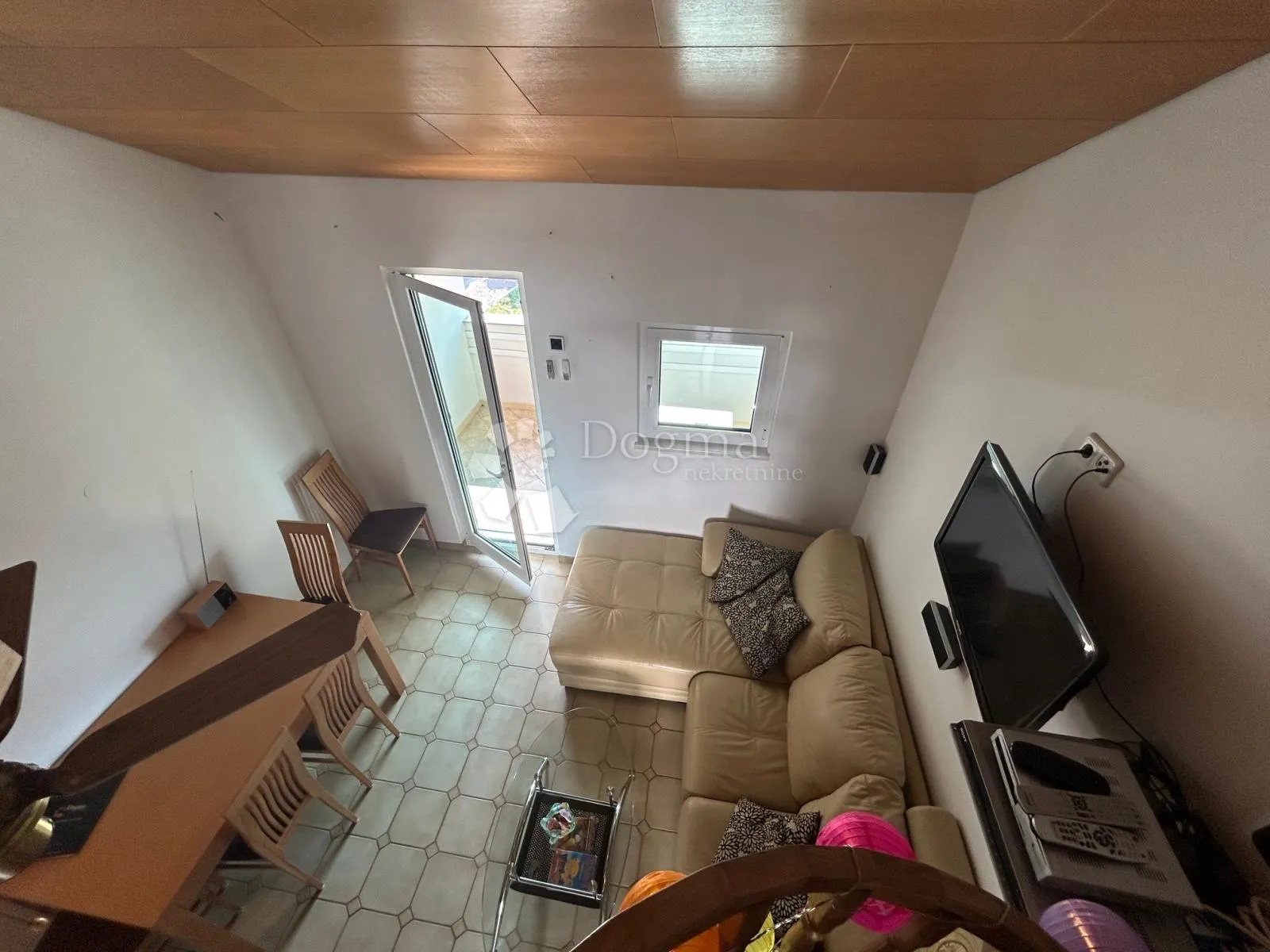 dvoetažni apartman sa garažom - slika 10
