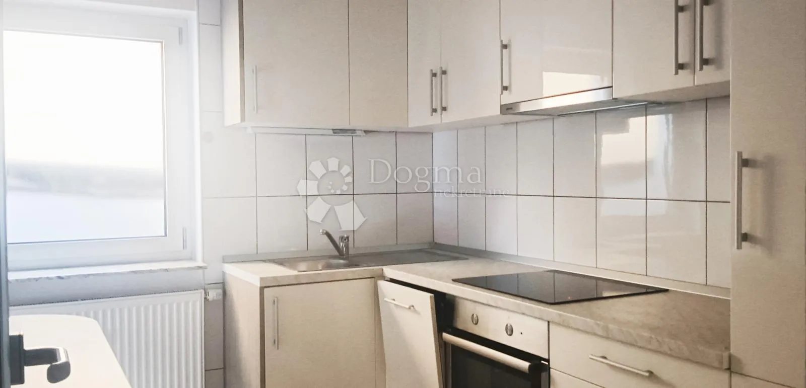 predivan stan dvostrane orijentacije u srcu španskog! - slika 6