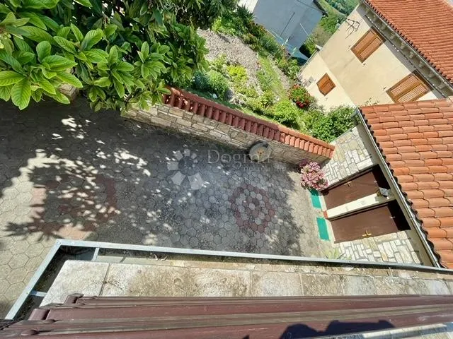kuća, s restoranom u prizemlju, u centru buja - slika 19