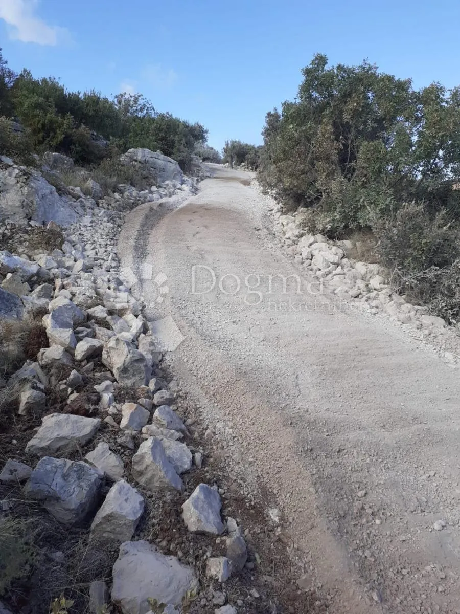 poljoprivredno zemljište postira 1300m2 - slika 2