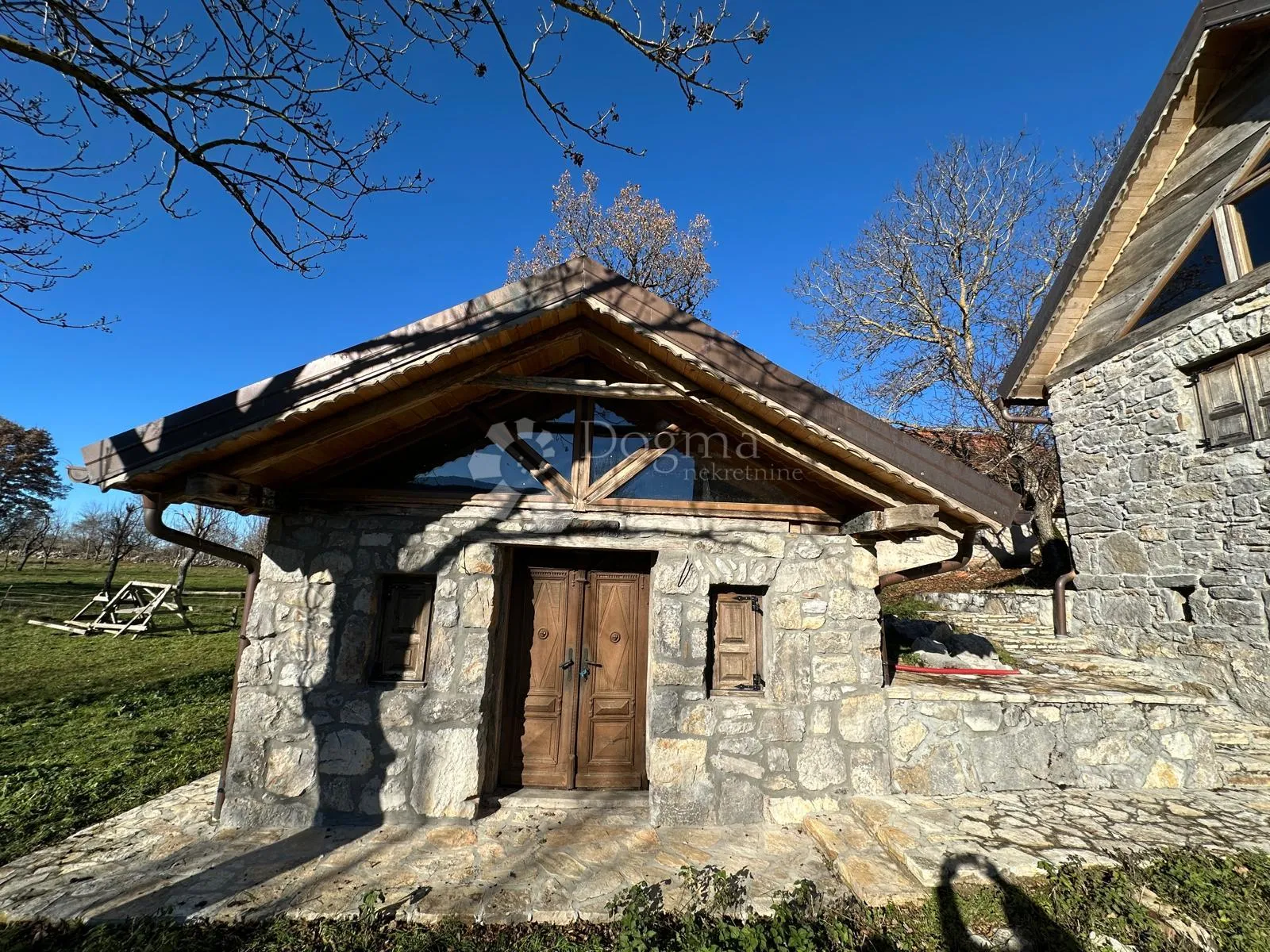 difuzni hotel autohtone kamene kuće 10+1 - slika 30