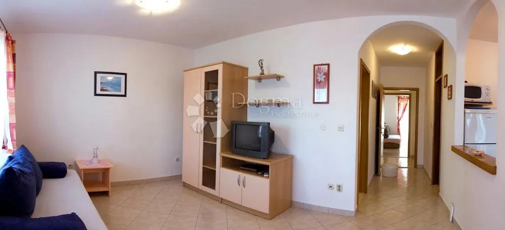 stan: arbanija 100m2 2.kat - slika 6