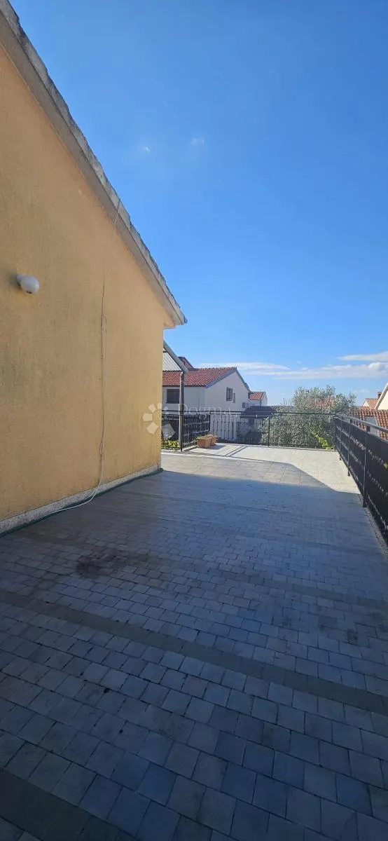 kuća sa 3 stana - slika 49