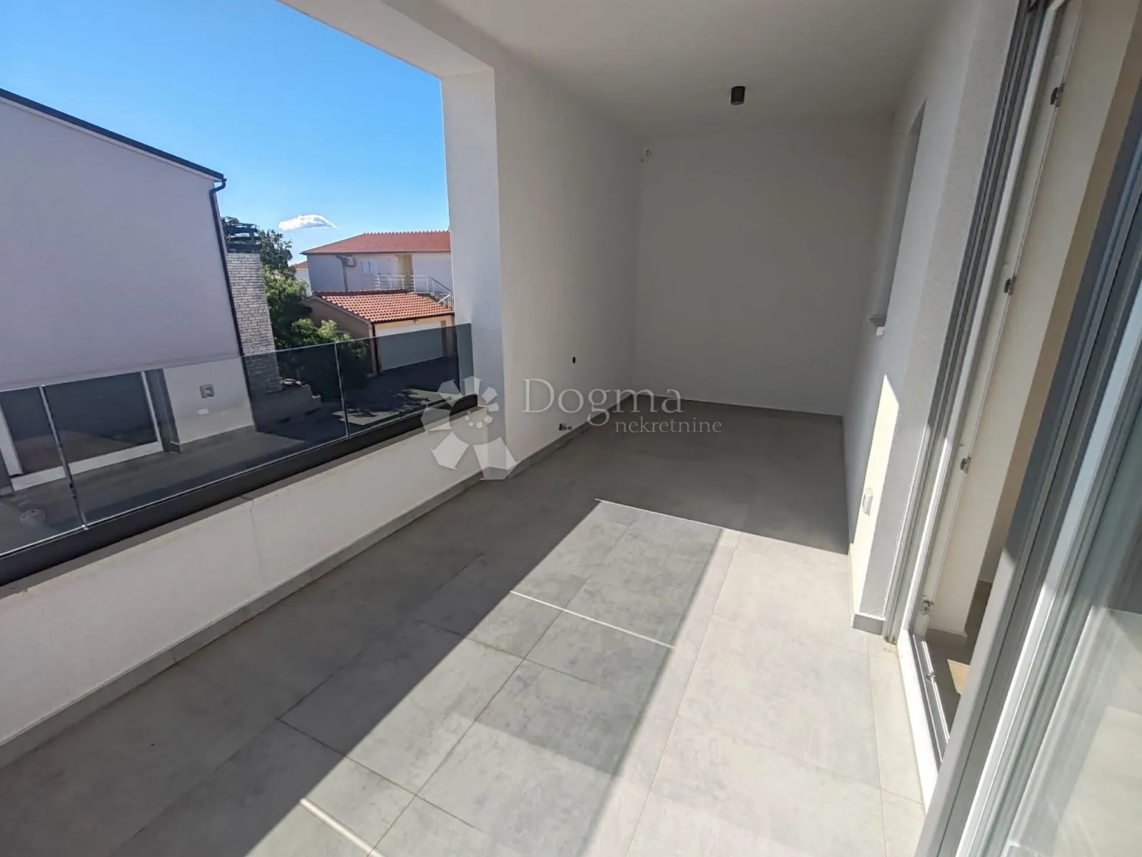 vodice - novoizgrađena, atraktivna kuća s bazenom - slika 33