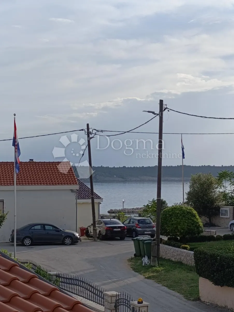 ljubač - kuća s pet stambenih jedinica - slika 31