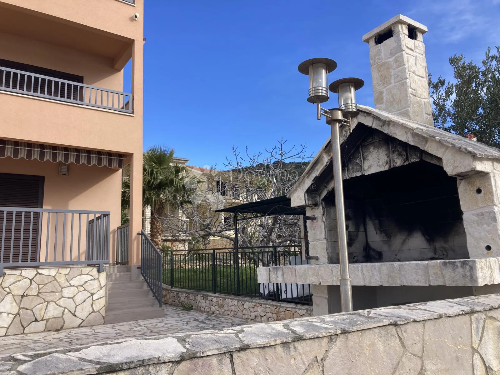 ražanj, apartmanska kuća prvi red do mora (3 stambene jedinice + studio apartman) - slika 3