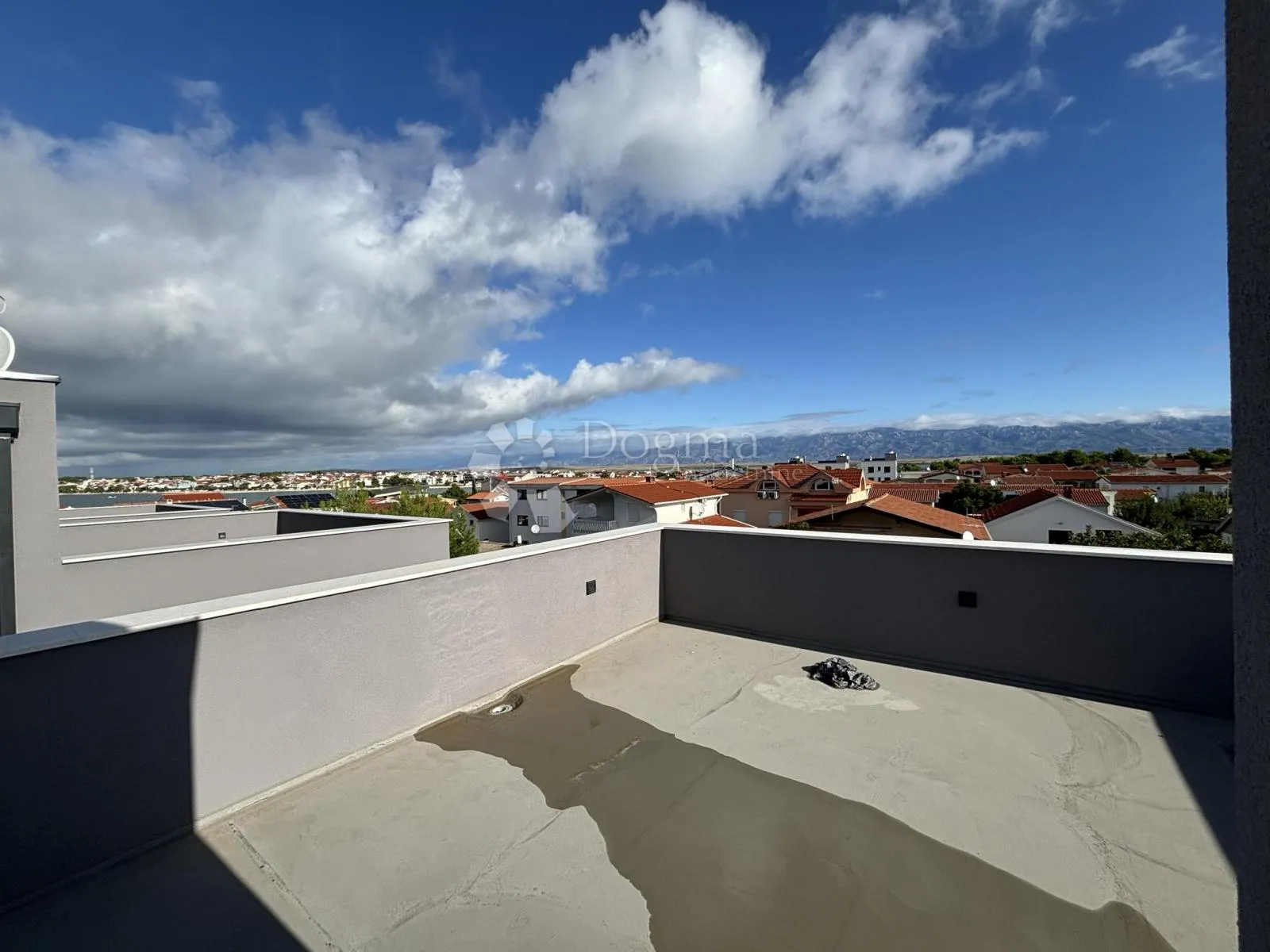 prodaje se luksuzni apartman na otoku viru, 100 m od mora - slika 13