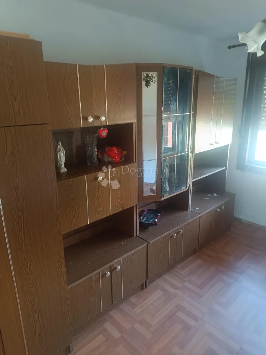 kuća na imanju 1 km od brze ceste - slika 3