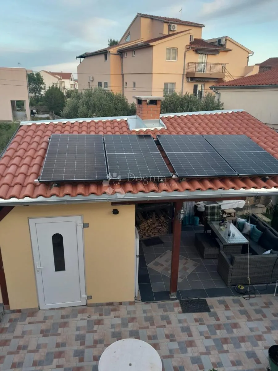 vodice, predivna kuća s tri stambene jedinice - slika 30