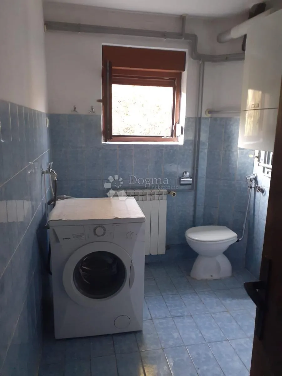 kuća u mirnom okruženju - slika 12