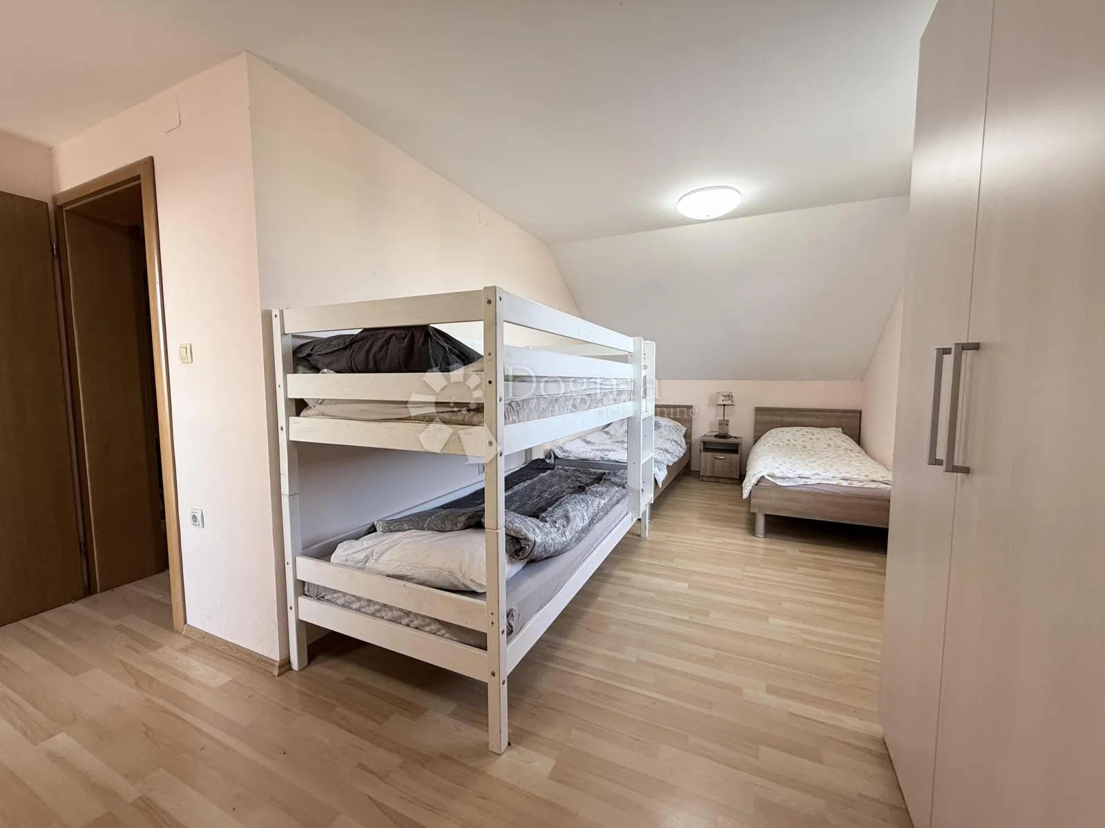 prostrana obiteljska kuća u petrinji - 230m² - slika 14
