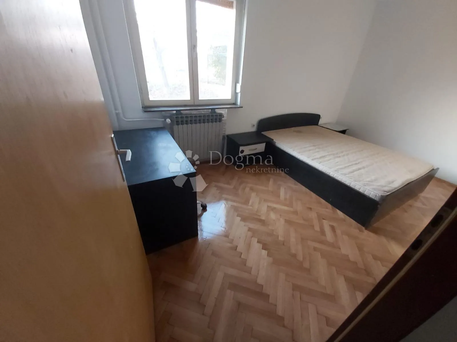 kuća s dva stana i 8300 m² građevinskog zemljišta - slika 13